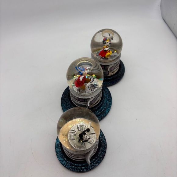 Disney Parks Mickey Mouse Throughout the Years Collectible Water Snow Globe - Picture 4 of 15